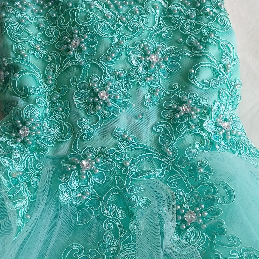 Dress Size 4 - Picture 6 of 11